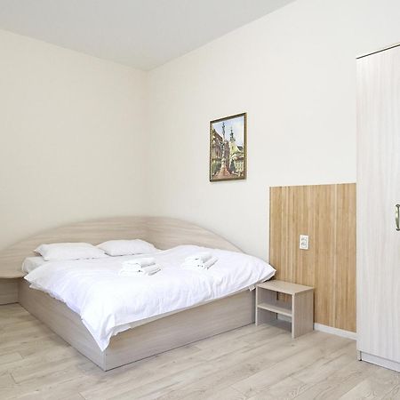 Buk Apartments On Doroshenka 25 Lviv Kültér fotó