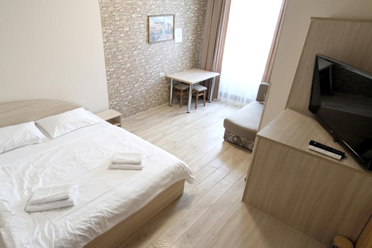 Buk Apartments On Doroshenka 25 Lviv Kültér fotó